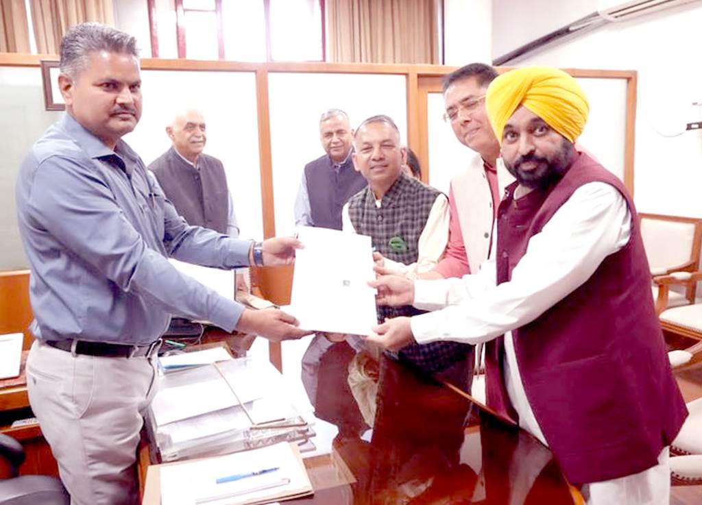 ਆਪ ਦੇ ਰਾਜ ਸਭਾ ਉਮੀਦਵਾਰ ਰਜਿੰਦਰ ਗੁਪਤਾ ਵੱਲੋਂ ਨਾਮਜ਼ਦਗੀ ਪੱਤਰ ਦਾਖਲ